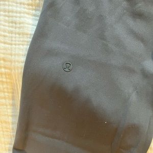 lululemon On The Fly Pants, slate grey size 6. Like new!!